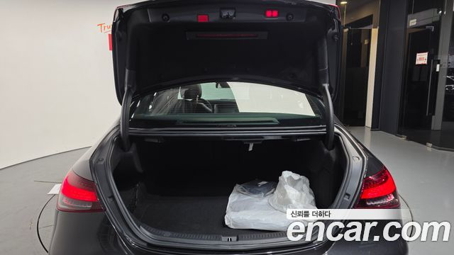 Mercedes-Benz E-Class 2022 — photo 20