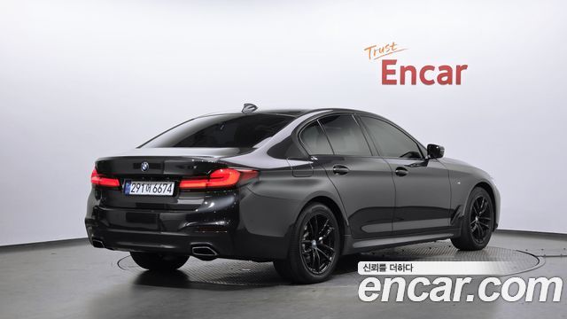 BMW 5-Series 2018 — photo 2