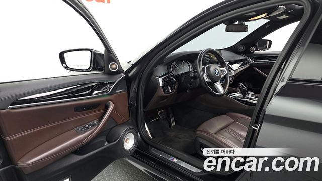 BMW 5-Series 2018 — photo 10