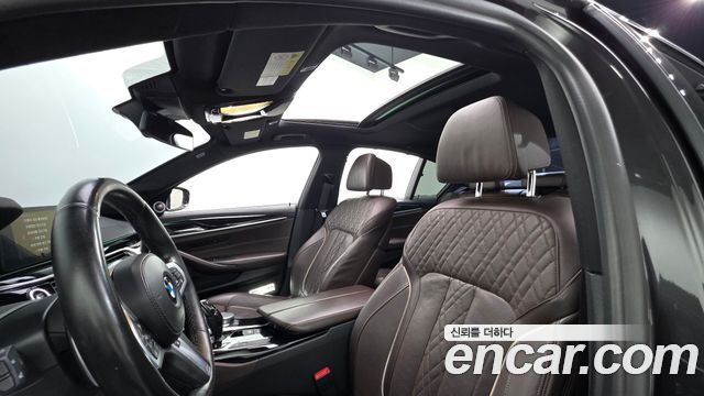 BMW 5-Series 2018 — photo 17