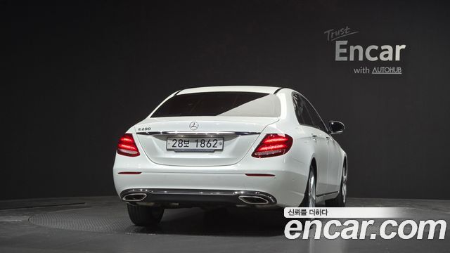 Mercedes-Benz E-Class 2018 — photo 4