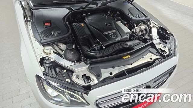 Mercedes-Benz E-Class 2018 — photo 6