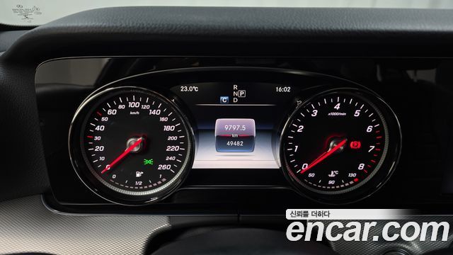 Mercedes-Benz E-Class 2018 — photo 11