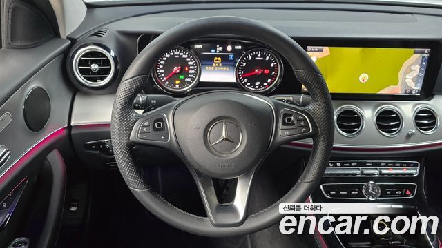 Mercedes-Benz E-Class 2018 — photo 18