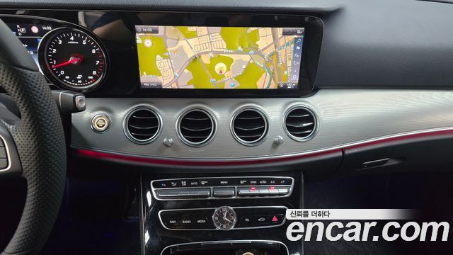 Mercedes-Benz E-Class 2018 — photo 19