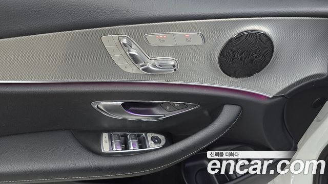 Mercedes-Benz E-Class 2018 — photo 23