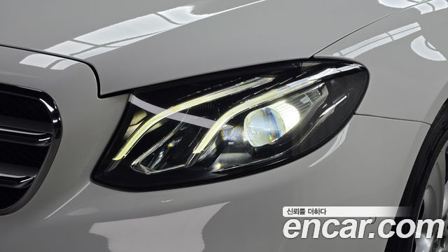 Mercedes-Benz E-Class 2018 — photo 8