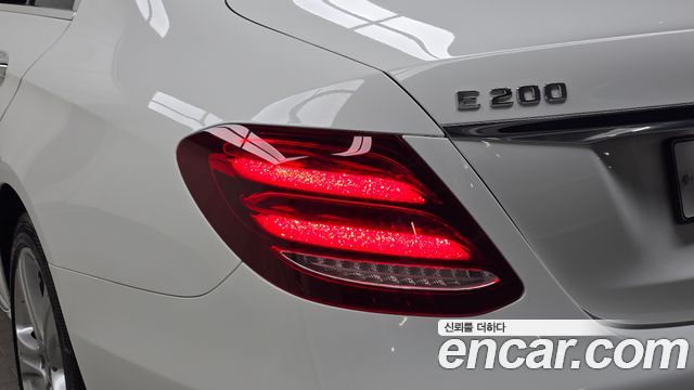 Mercedes-Benz E-Class 2018 — photo 9