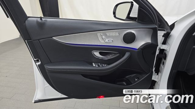 Mercedes-Benz E-Class 2018 — photo 14