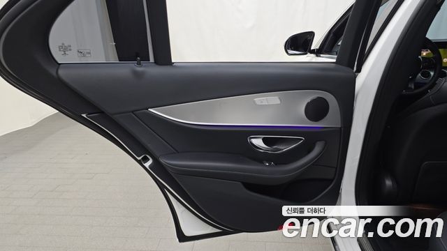 Mercedes-Benz E-Class 2018 — photo 15