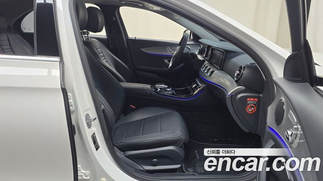 Mercedes-Benz E-Class 2018 — photo 16