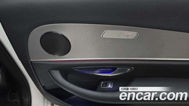 Mercedes-Benz E-Class 2018 — photo 29