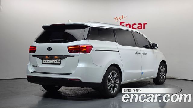 Kia Canival 2019 — photo 2