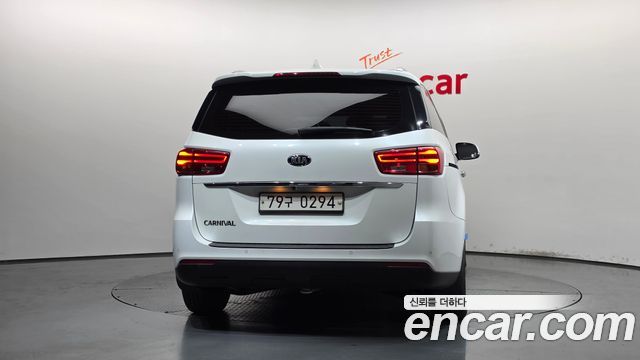 Kia Canival 2019 — photo 4