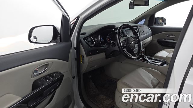Kia Canival 2019 — photo 10
