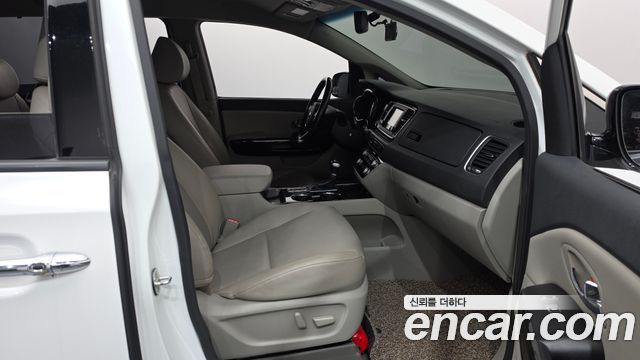 Kia Canival 2019 — photo 11