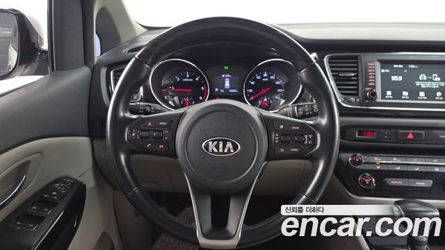 Kia Canival 2019 — photo 13