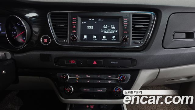 Kia Canival 2019 — photo 14