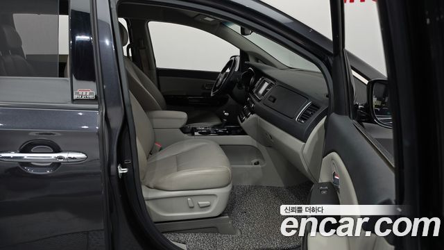 Kia Canival 2019 — photo 11