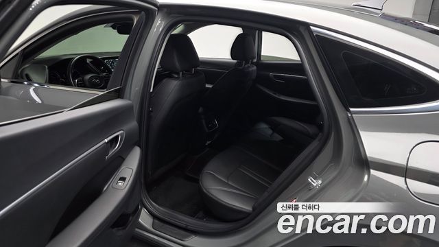 Hyundai Sonata 2022 — photo 16