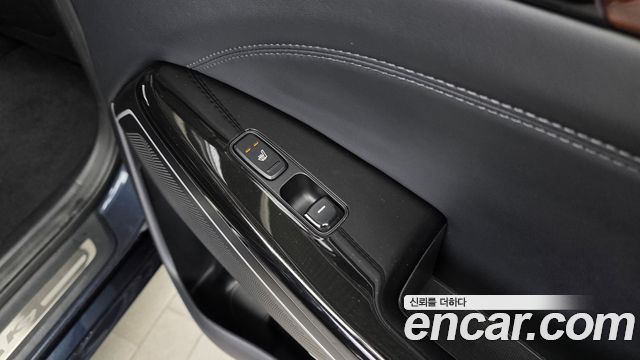 Kia K7 2017 — photo 18