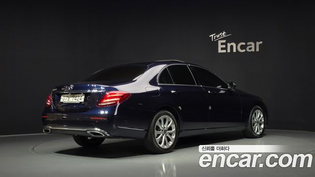 Mercedes-Benz E-Class 2018 — photo 2