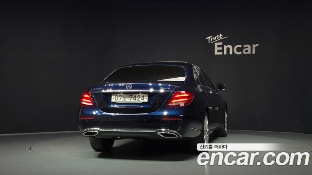 Mercedes-Benz E-Class 2018 — photo 4