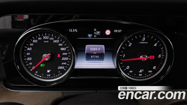 Mercedes-Benz E-Class 2018 — photo 11