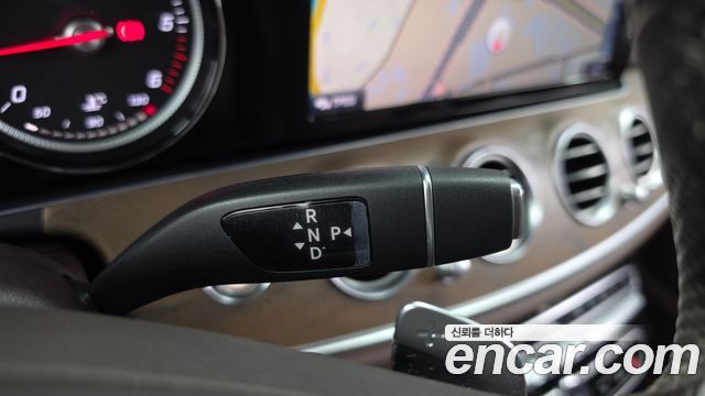 Mercedes-Benz E-Class 2018 — photo 12