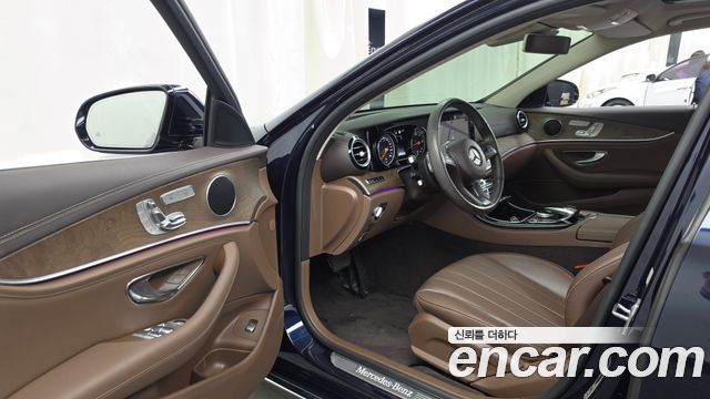 Mercedes-Benz E-Class 2018 — photo 13