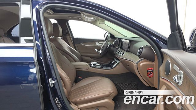 Mercedes-Benz E-Class 2018 — photo 17