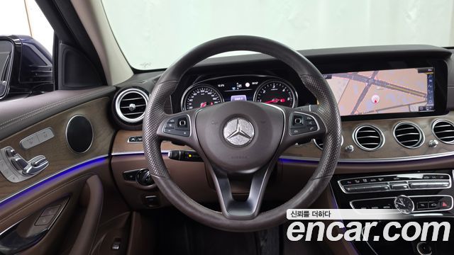 Mercedes-Benz E-Class 2018 — photo 19