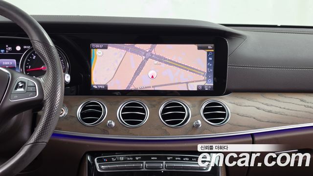 Mercedes-Benz E-Class 2018 — photo 20