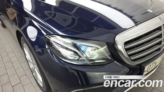 Mercedes-Benz E-Class 2018 — photo 8