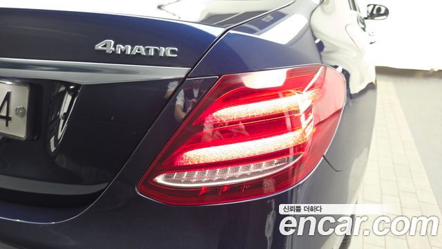 Mercedes-Benz E-Class 2018 — photo 9