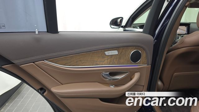 Mercedes-Benz E-Class 2018 — photo 15
