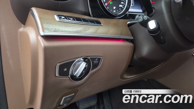 Mercedes-Benz E-Class 2018 — photo 27