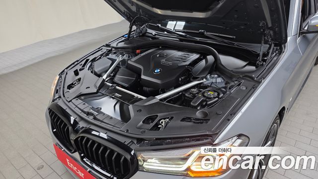 BMW 5-Series 2023 — photo 6