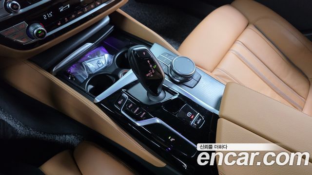 BMW 5-Series 2023 — photo 9