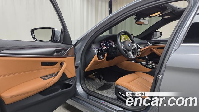 BMW 5-Series 2023 — photo 10