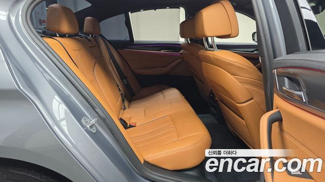 BMW 5-Series 2023 — photo 11