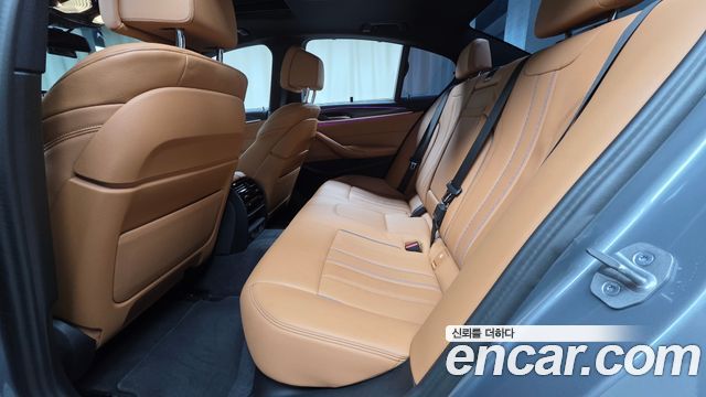 BMW 5-Series 2023 — photo 12