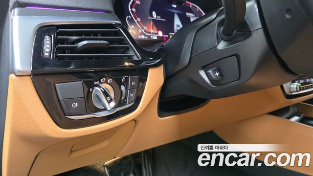 BMW 5-Series 2023 — photo 17