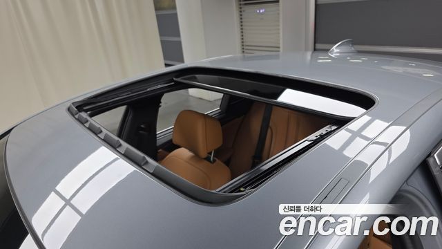 BMW 5-Series 2023 — photo 20