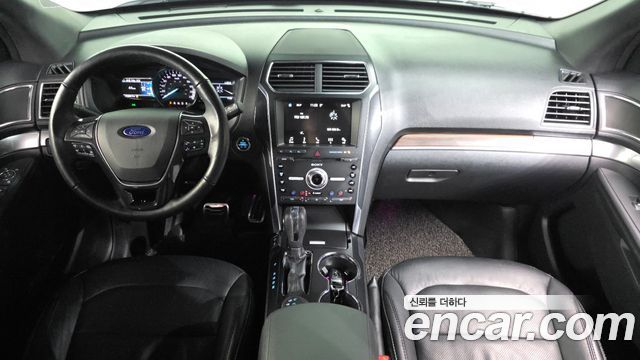 Ford Explorer 2018 — photo 10
