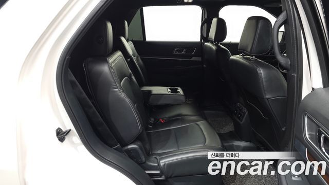 Ford Explorer 2018 — photo 17