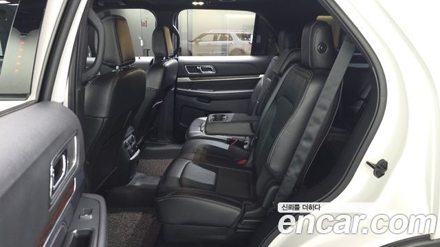 Ford Explorer 2018 — photo 18
