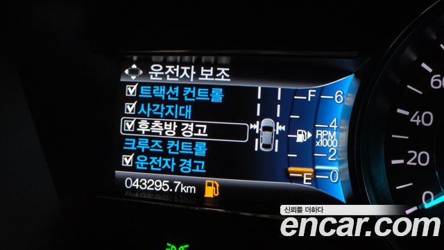 Ford Explorer 2018 — photo 23