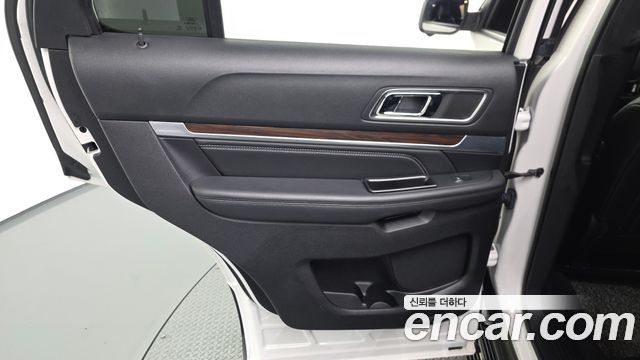 Ford Explorer 2018 — photo 15