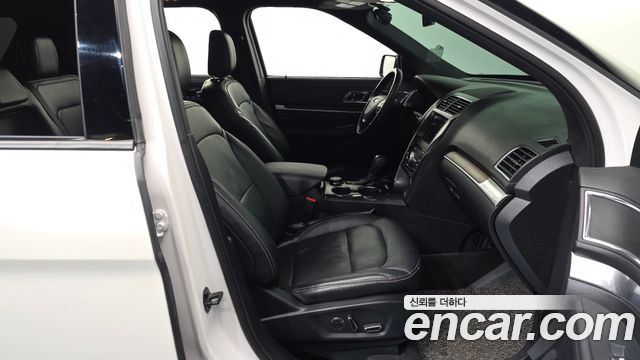 Ford Explorer 2018 — photo 16